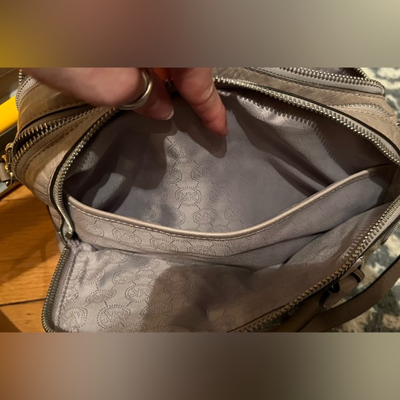 Authentic Light grey Michael Kors Purse hand bag. - Picture 2 of 8